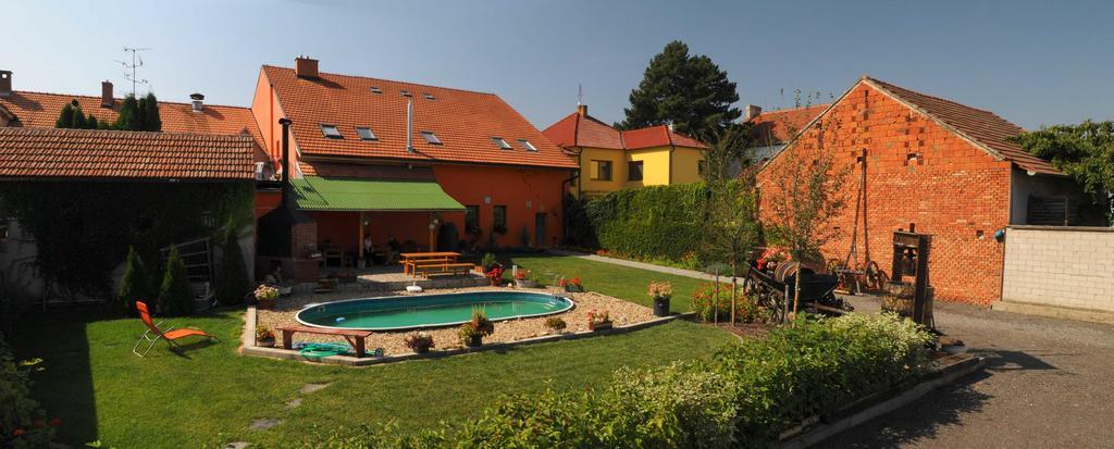 Penzion a restaurace U Hroznu Velké Bílovice Esterno foto