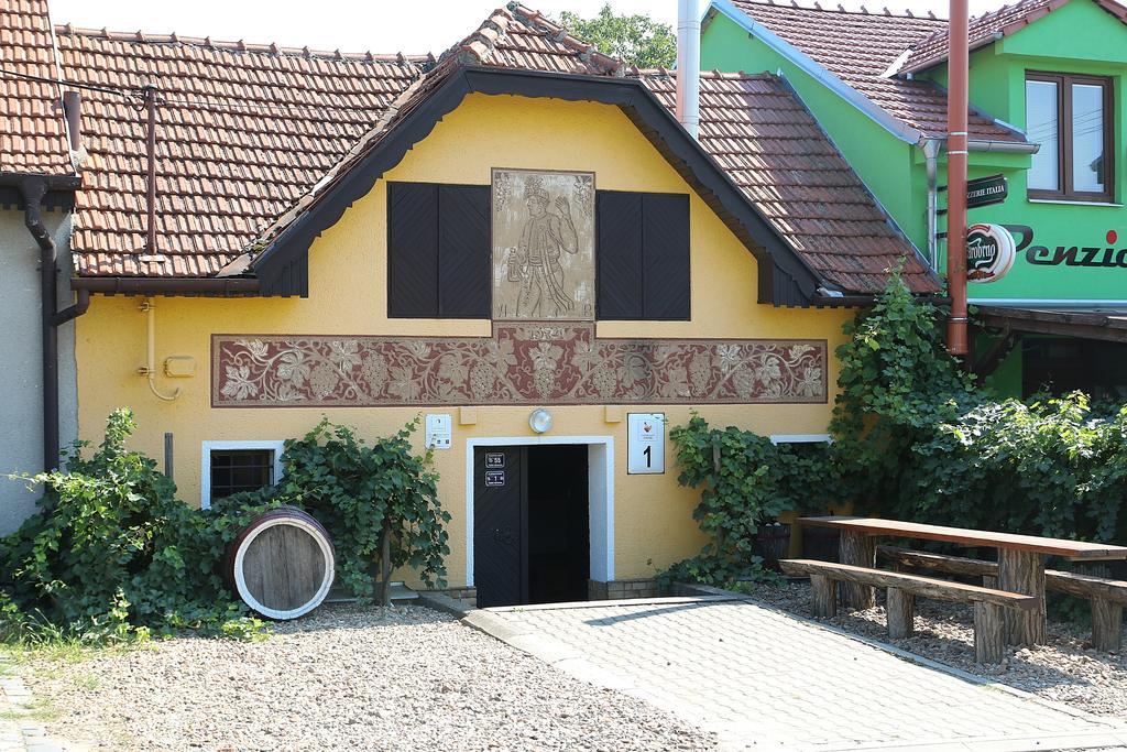 Penzion a restaurace U Hroznu Velké Bílovice Esterno foto