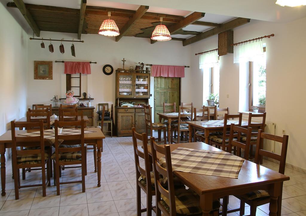 Penzion a restaurace U Hroznu Velké Bílovice Esterno foto