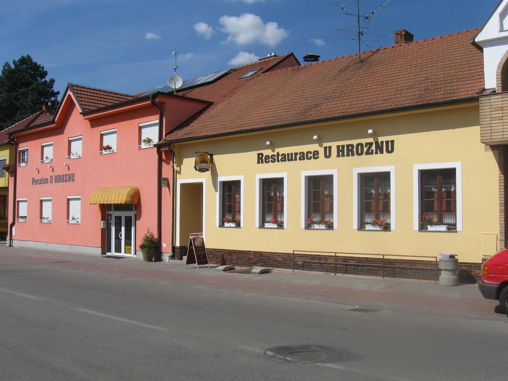 Penzion a restaurace U Hroznu Velké Bílovice Esterno foto