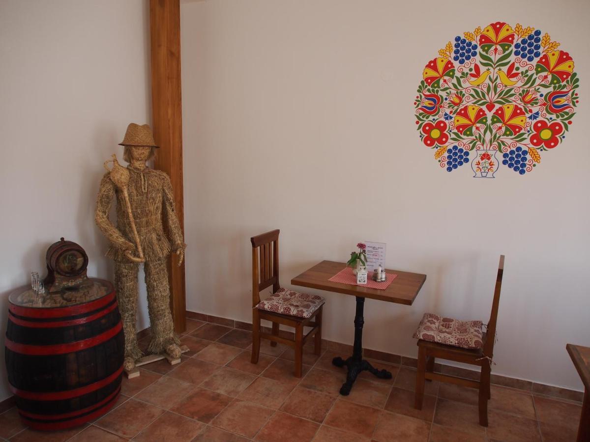 Penzion a restaurace U Hroznu Velké Bílovice Esterno foto