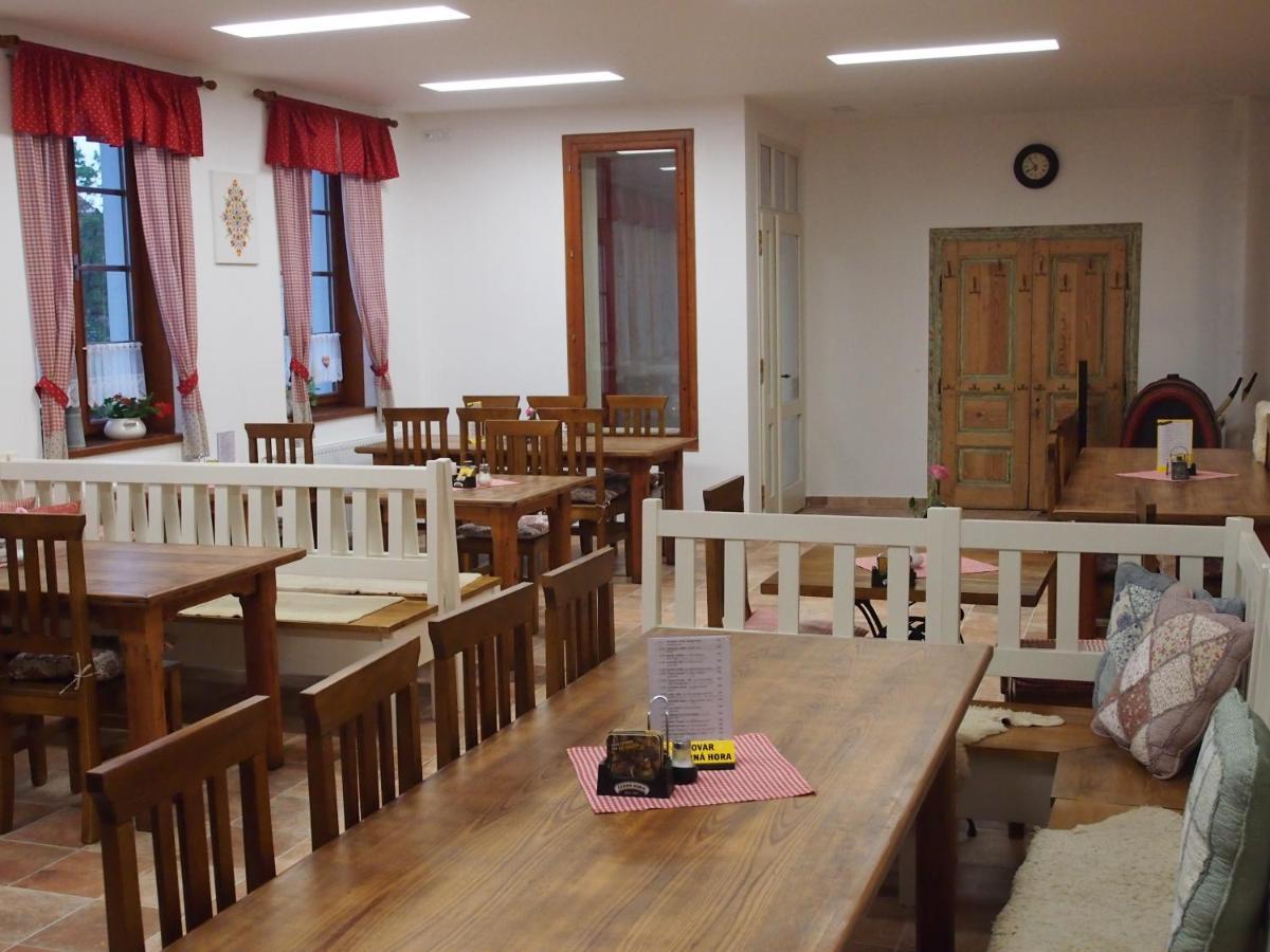 Penzion a restaurace U Hroznu Velké Bílovice Esterno foto