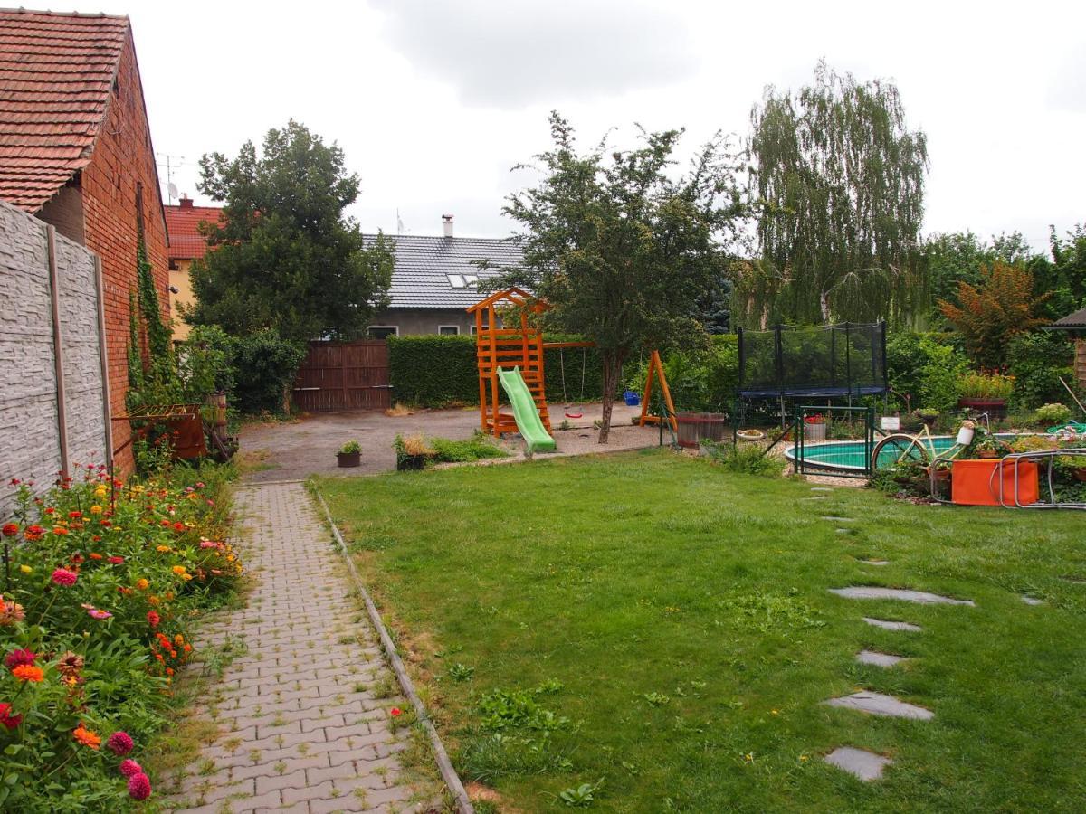 Penzion a restaurace U Hroznu Velké Bílovice Esterno foto
